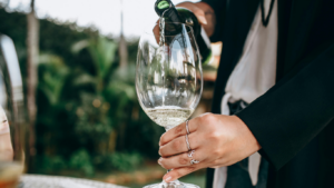 ¿Por qué el consumo de alcohol crece en las mujeres mexicanas?